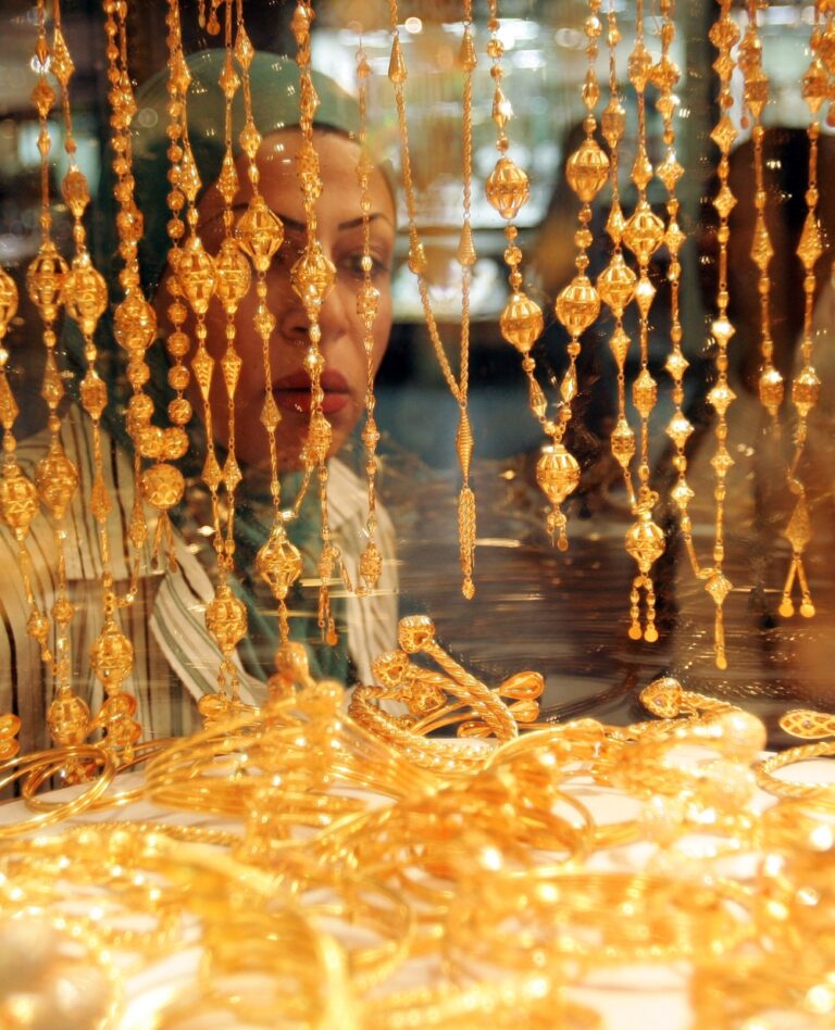 سعر-جرام-الذهب-عيار-21-اليوم-في-مصر.-هل-بدأ-التصحيح-السعري؟