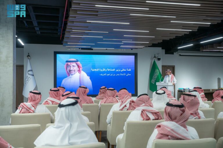 “وزير-الصناعة”-يرعى-حفل-تخريج-الدفعة-الأولى-من-برنامج-تطوير-الخريجين-الجدد-ygp